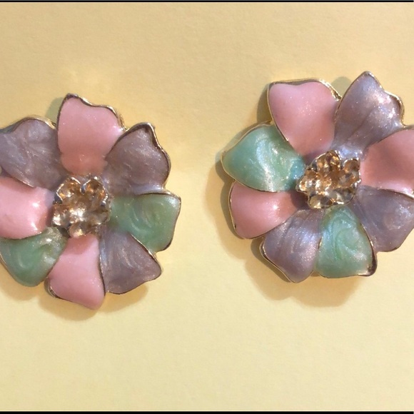 Vintage Flower Earrings - Picture 1 of 4